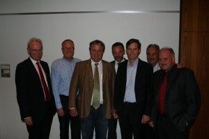 Hans-Ulrich Bigler (von links nach rechts), Hans Egloff, Jürg Trachsel, Hans-Ueli Vogt, Wolfram Kuoni, Arnold Suter und Jürg Sulser anlässlich der Wahlveranstaltung in Kilchberg. Bild: zvg